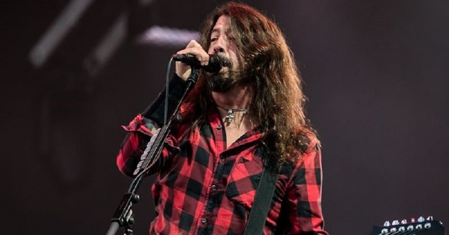 Dave Grohl Biography - Facts, Childhood, Family Life & Achievements