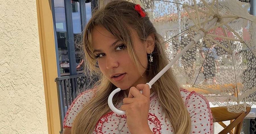 Ester Dobrik – Bio, Facts, Family Life, Career