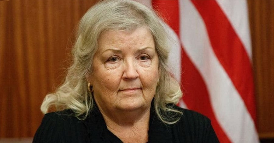 Juanita Broaddrick Biography - Facts, Childhood, Family Life, Achievements