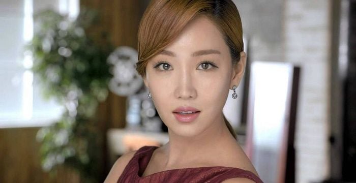 Lee Yoo-ri Biography - Facts, Childhood, Family & Achievements of South  Korean Actress & Businesswoman