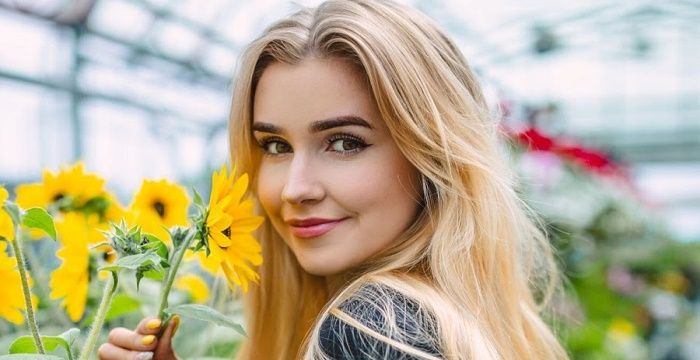 Mia Maples - Bio, Facts, Family Life of Canadian YouTuber