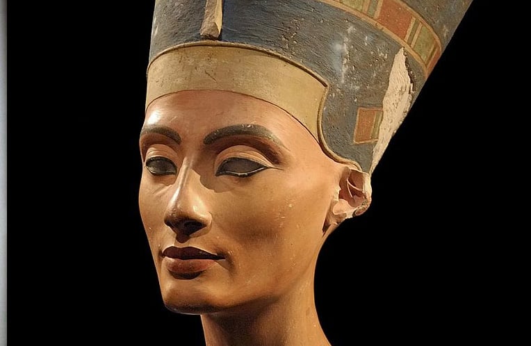 Nefertiti Biography - Facts, Childhood, Family & Accomplishments of