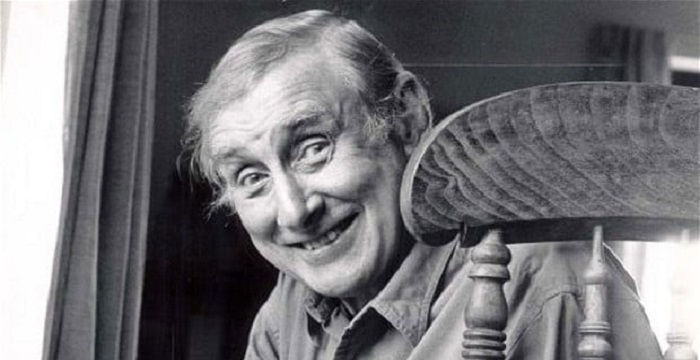 Spike Milligan Biography - Childhood, Life Achievements & Timeline