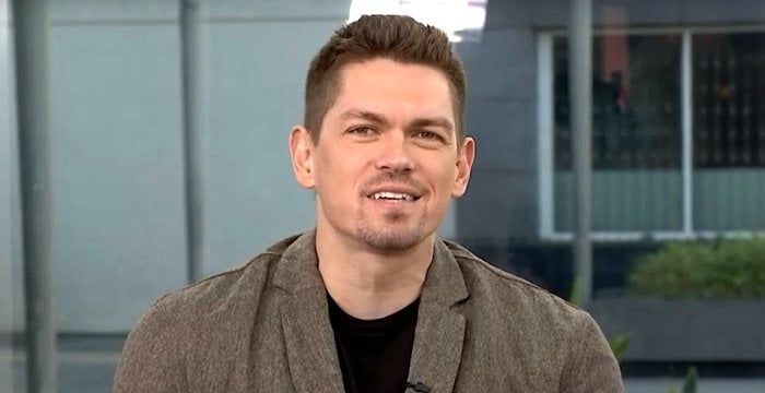 Steve Howey Biography - Facts, Childhood, Family Life & Achievements