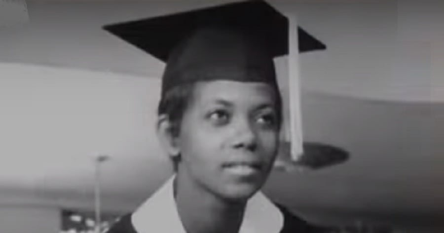 Wilma Rudolph Biography - Childhood, Life Achievements & Timeline