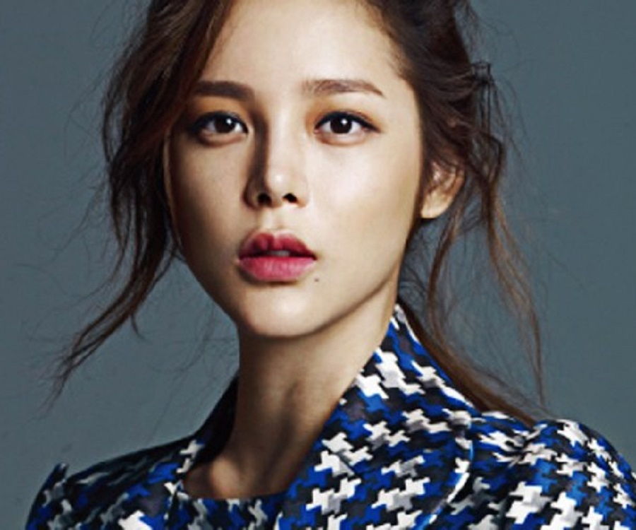 Park Si-yeon Biography - Facts, Childhood, Family Life of South Korean ...