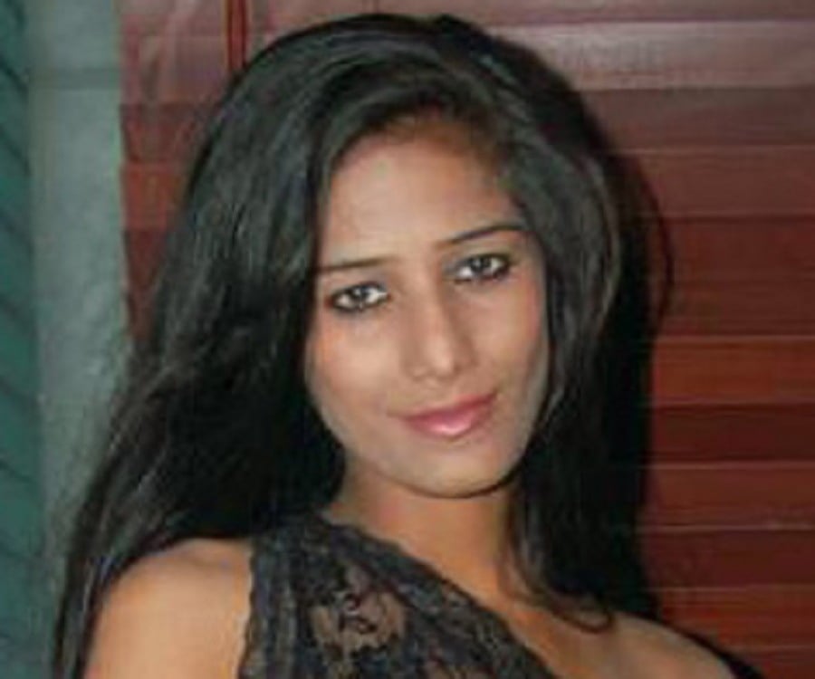 Poonam pandey image