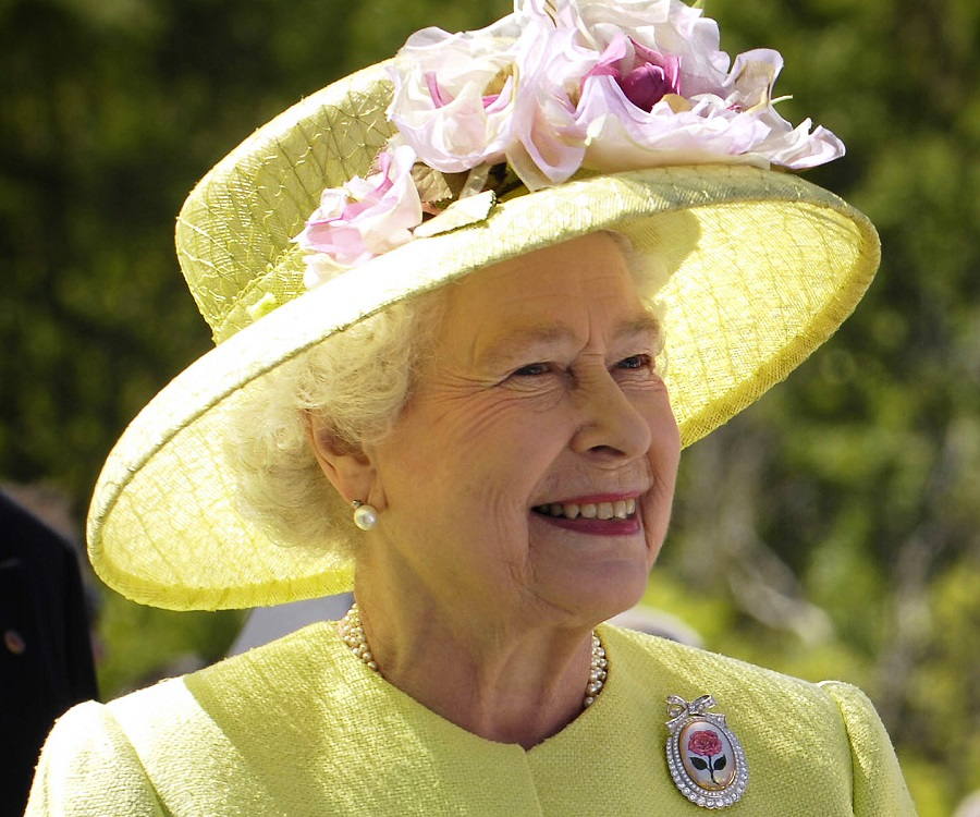 a biography about queen elizabeth 2