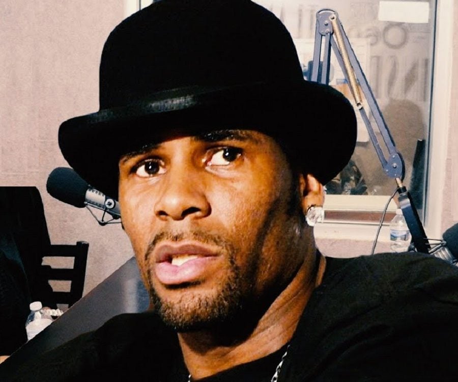 R. Kelly Biography - Facts, Childhood, Family Life & Achievements