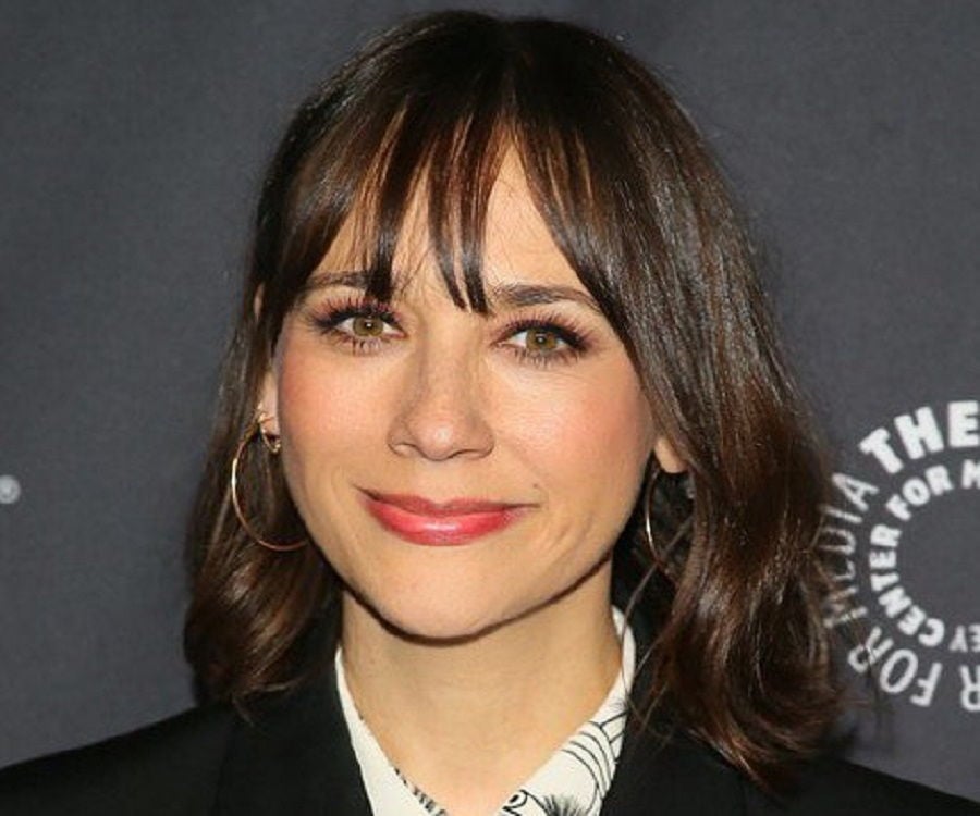 Rashida Jones Biography - Facts, Childhood, Family Life & Achievements