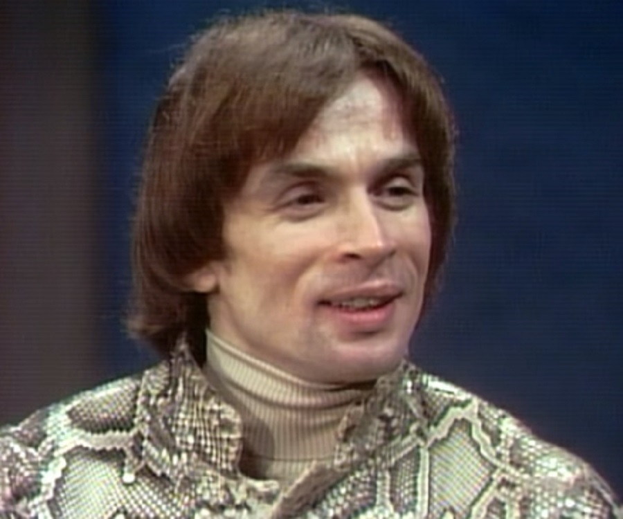 Rudolf Nureyev Biography - Childhood, Life Achievements & Timeline