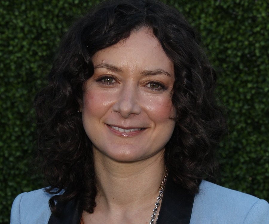 Sara Gilbert Biography Facts, Childhood, Family Life & Achievements