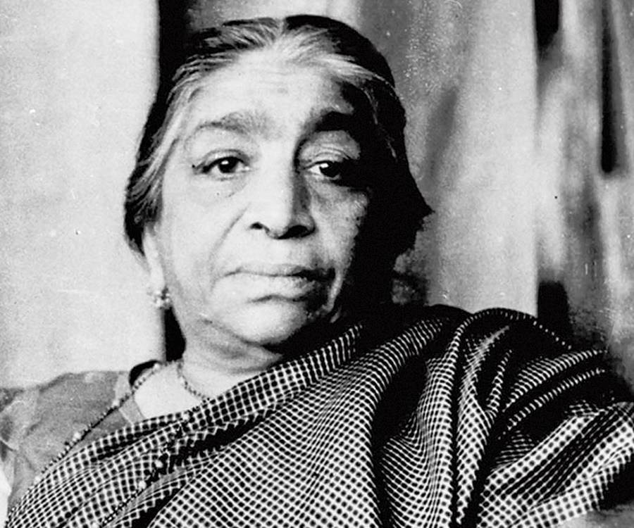 write the biography of sarojini naidu