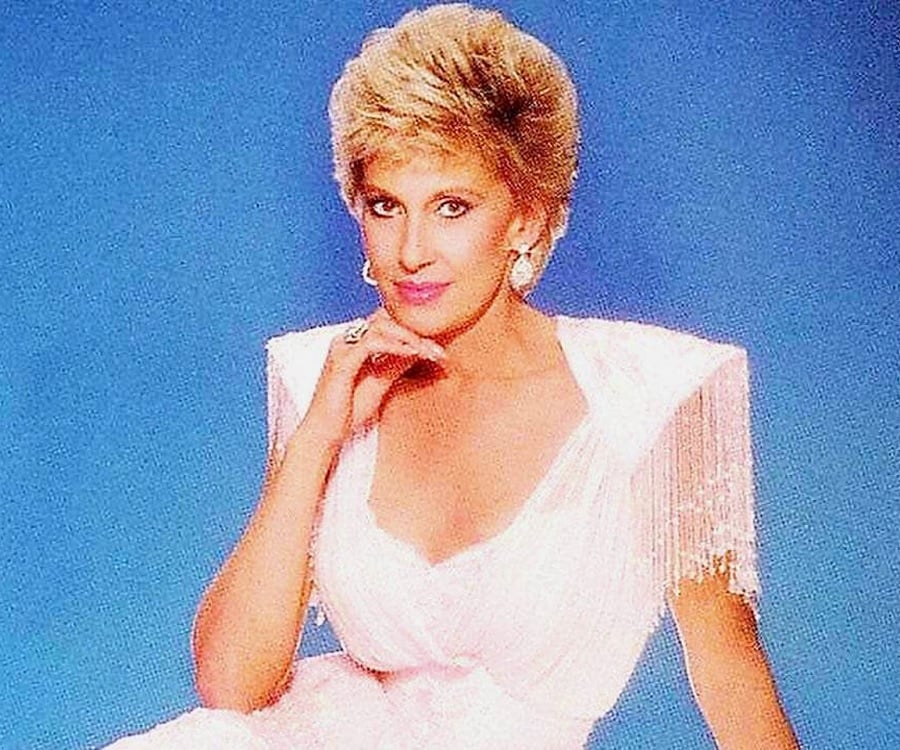 Tammy Wynette Biography - Childhood, Life Achievements & Timeline