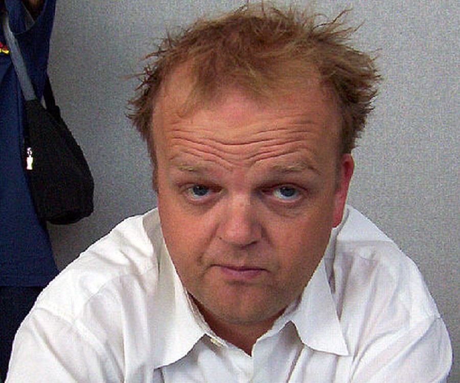 Toby Jones - Wikipedia