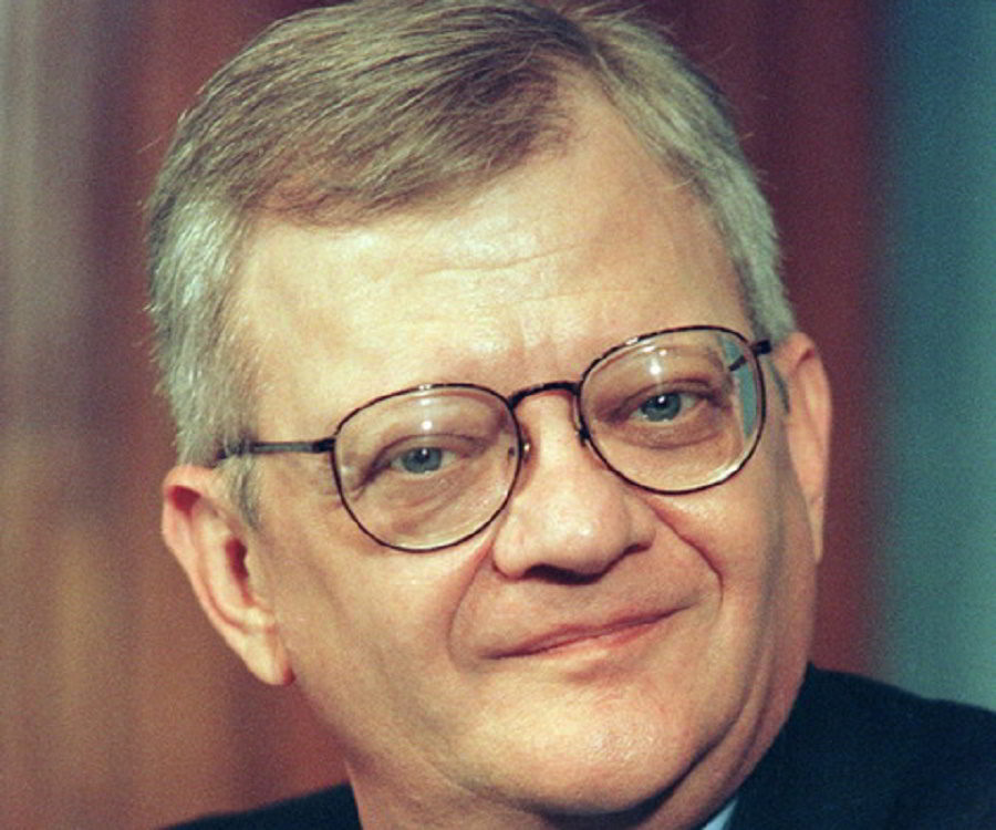 biography tom clancy