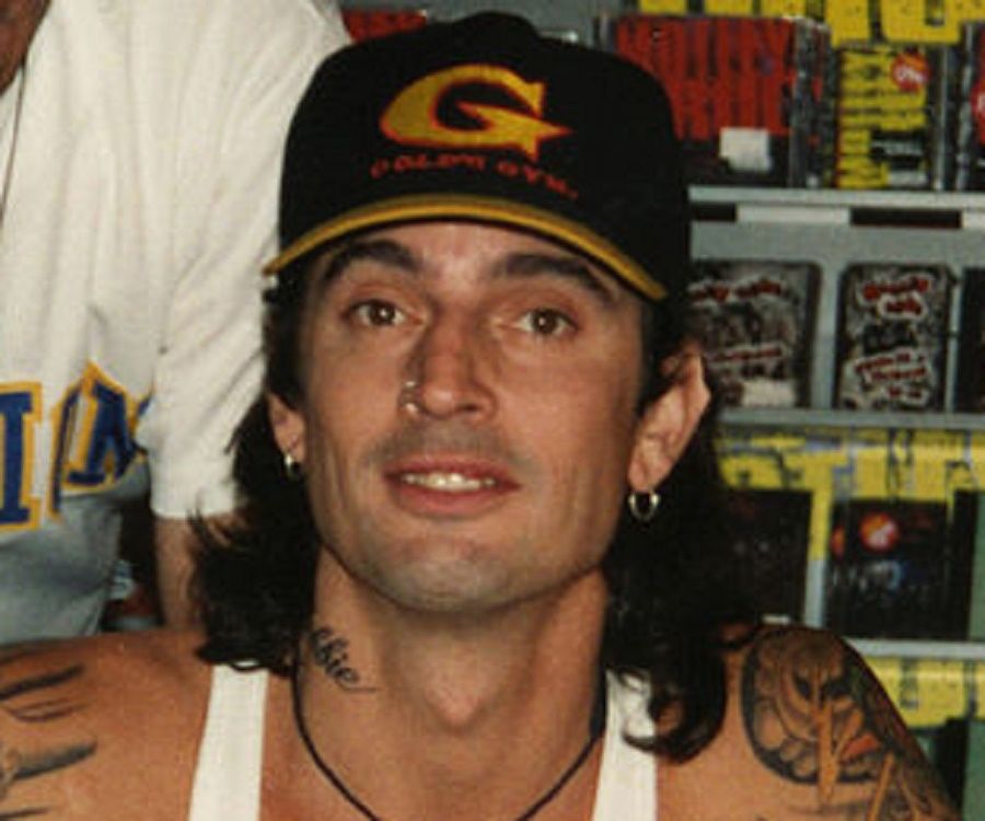 Young Tommy Lee Bass