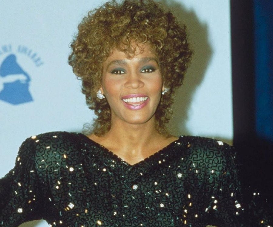 short biography of whitney houston