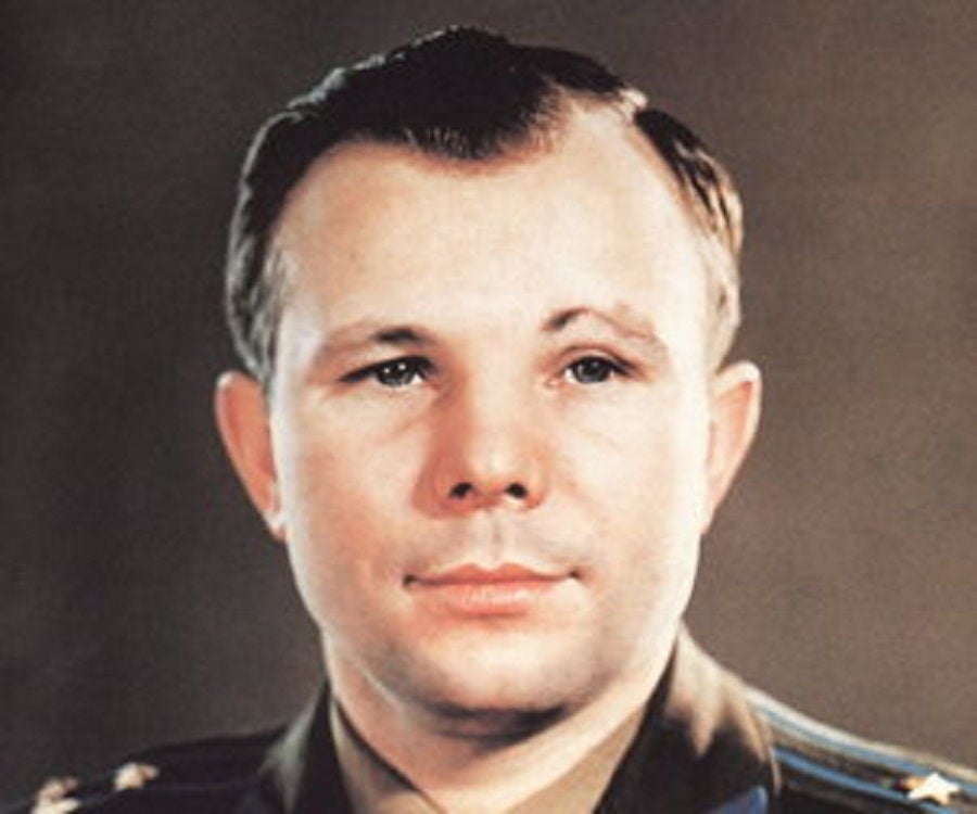 biography yuri gagarin