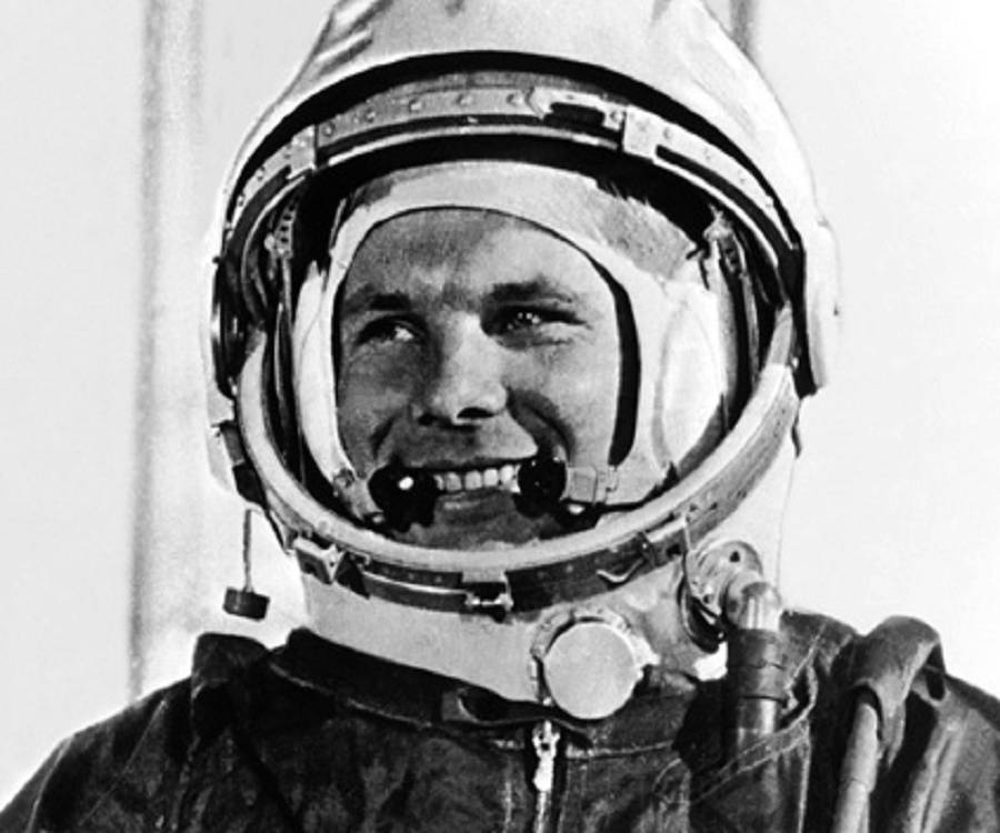 biography yuri gagarin