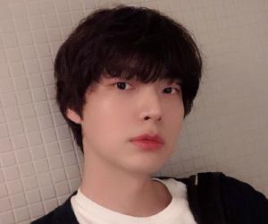 Ahn Jae-hyun Biography - Facts, Childhood, Family & Achievements of ...