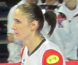 Alena Özel
