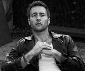 Alex O'Loughlin