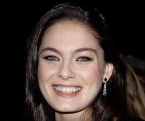 Alexa Davalos