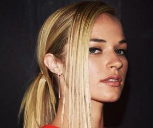 Alexis Knapp