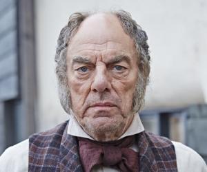 Alun Armstrong