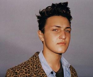 Anwar Hadid