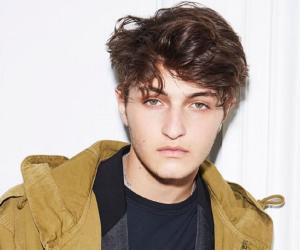 Anwar Hadid