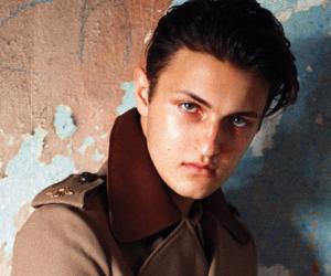 Anwar Hadid