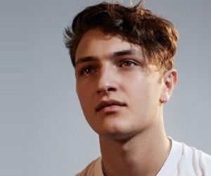 Anwar Hadid