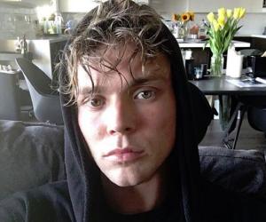 Ashton Irwin