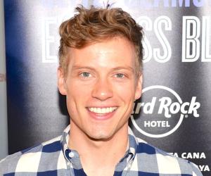 Barrett Foa Biography