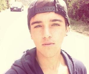 Beau Brooks Biography