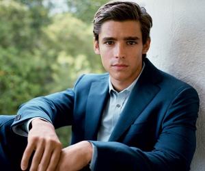 Brenton Thwaites