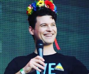 Bryan Dechart Biography