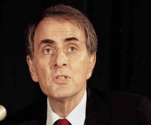 Carl Sagan Biography - Facts, Childhood, Family Life & Achievements