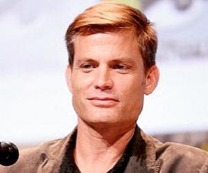 Casper Van Dien