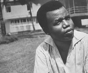 Chinua Achebe Biography