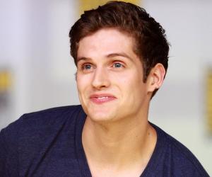 Daniel Sharman Biography