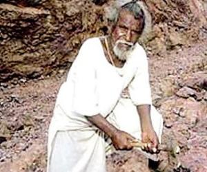 Dashrath Manjhi