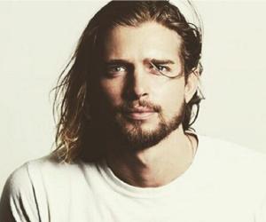 Drew Van Acker