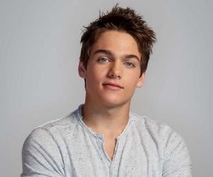 Dylan Sprayberry Biography