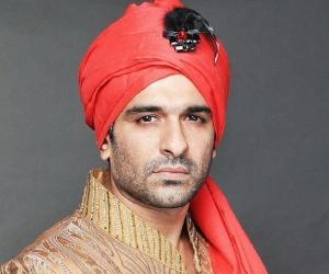 Eijaz Khan