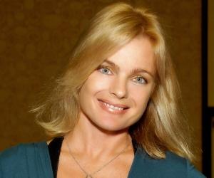 Erika Eleniak