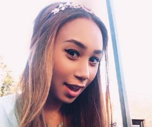 Eva Gutowski Biography