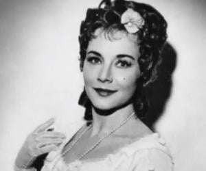 Evelyn Lear